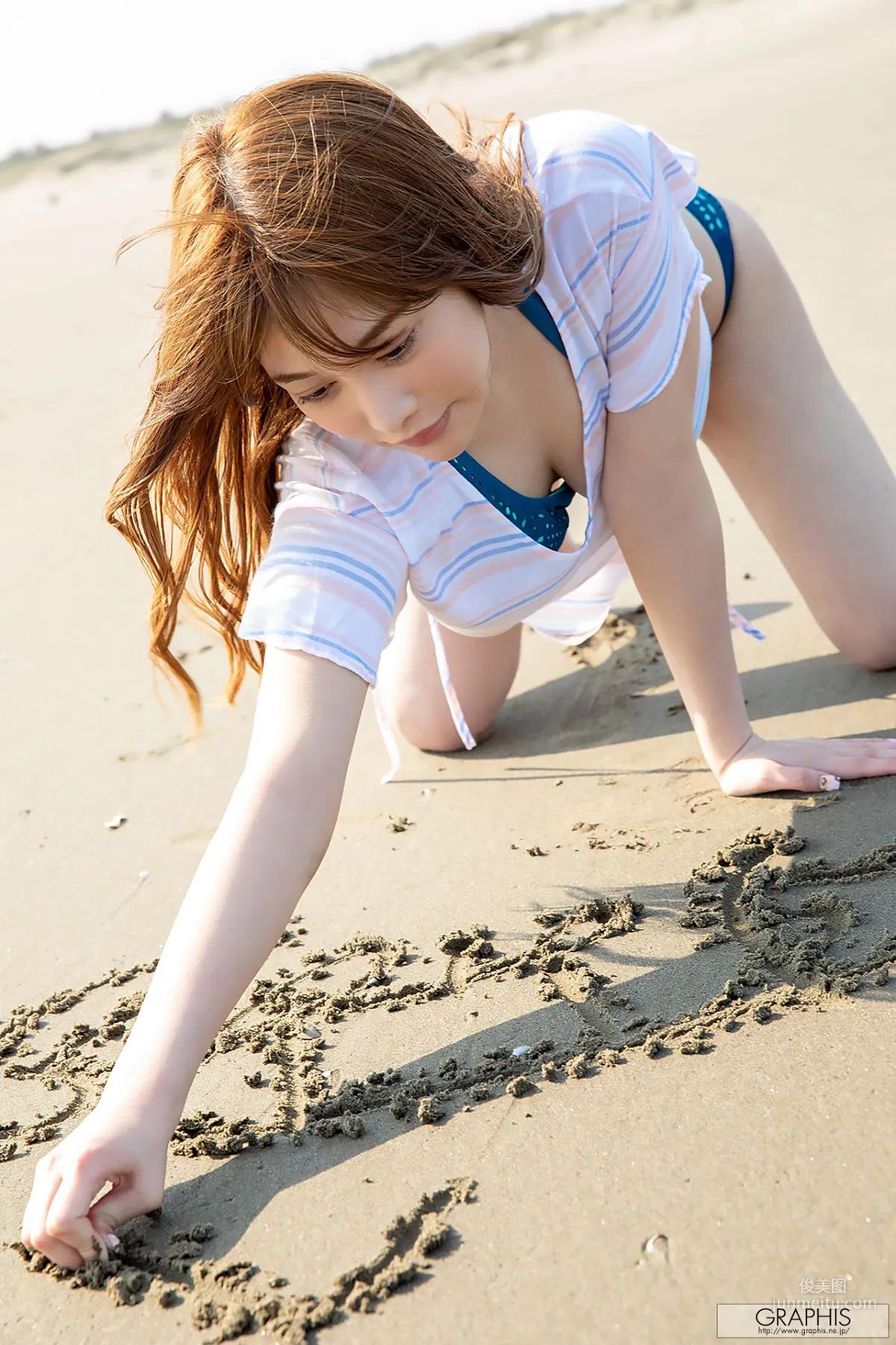 [Graphis] First Gravure 初脫ぎ娘 益坂美亜 Mia Masuzaka 寫真集 43