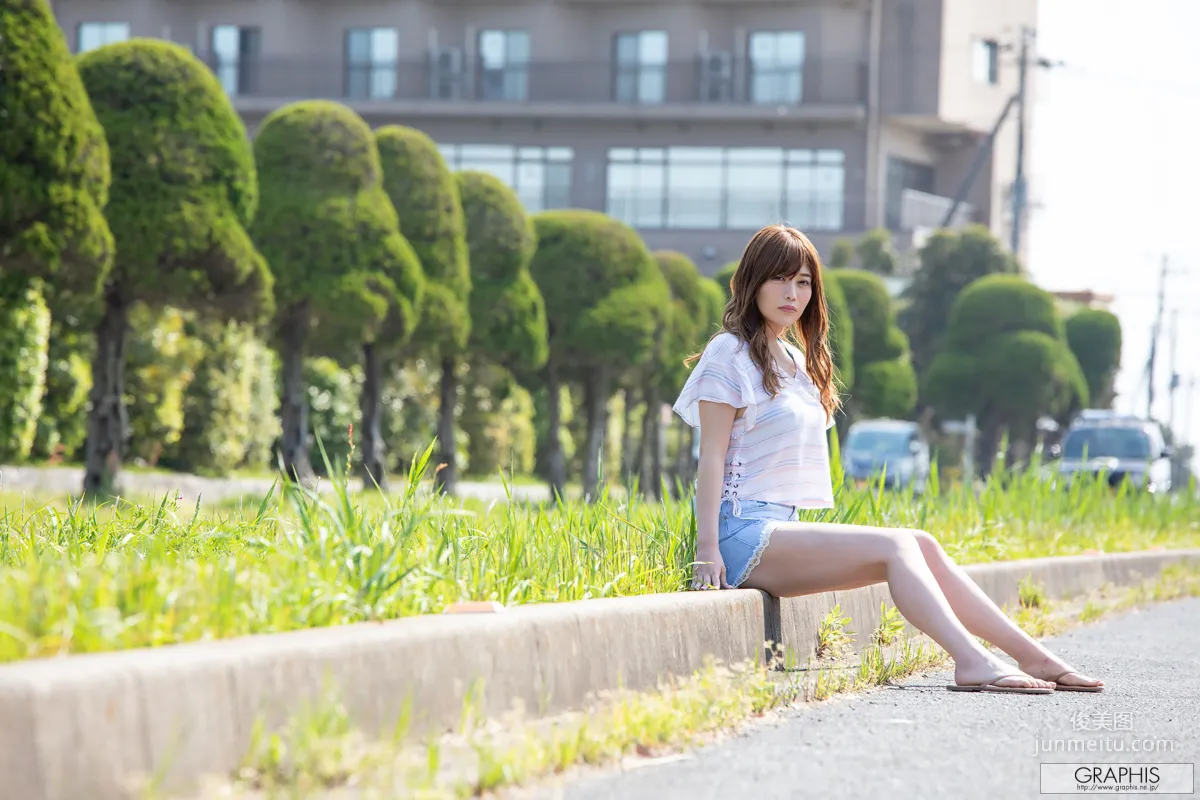 [Graphis] First Gravure 初脫ぎ娘 益坂美亜 Mia Masuzaka 寫真集 28