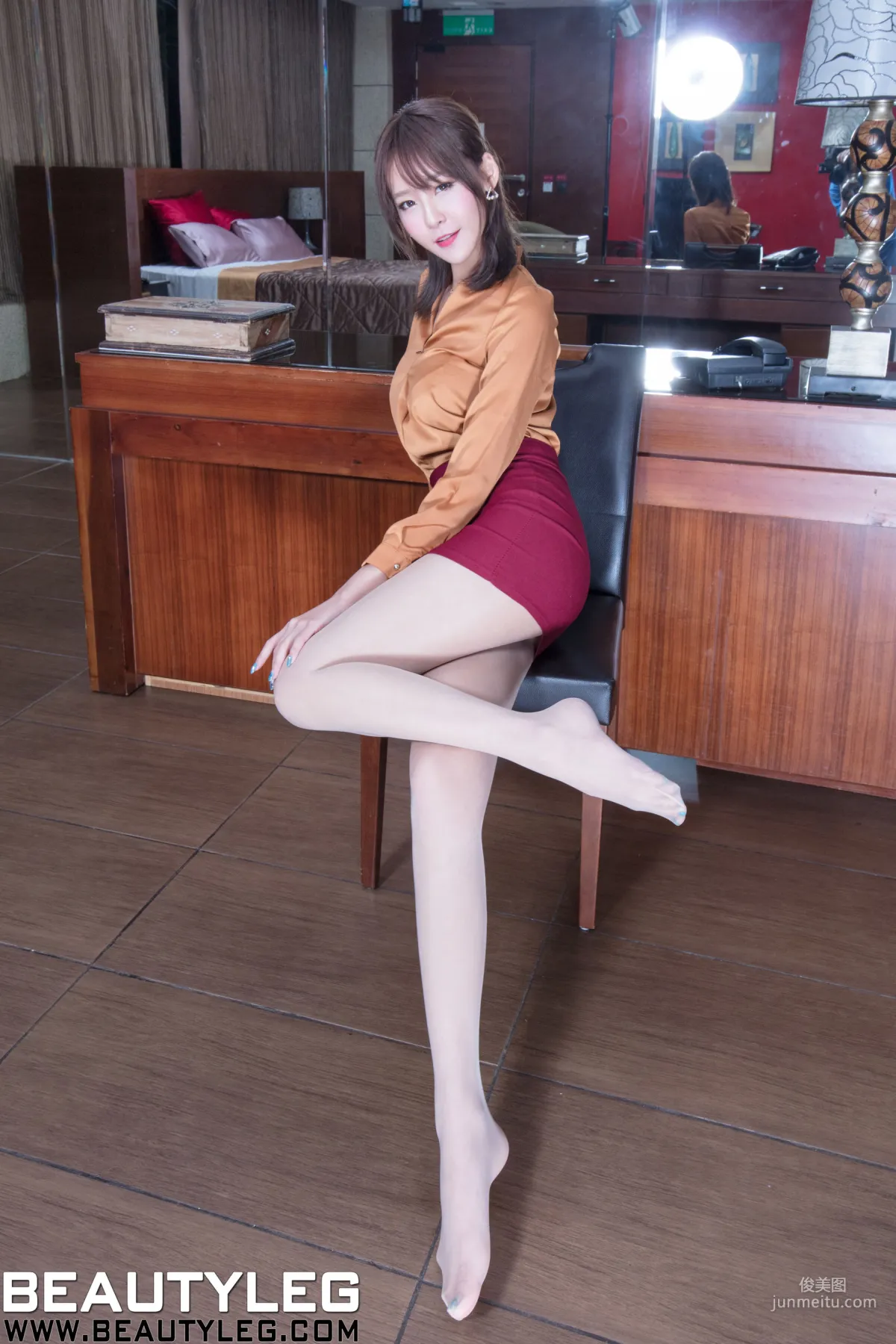 Winnie小雪《水手服+OL制服絲襪美腿》 [Beautyleg] No.1638 寫真集 22