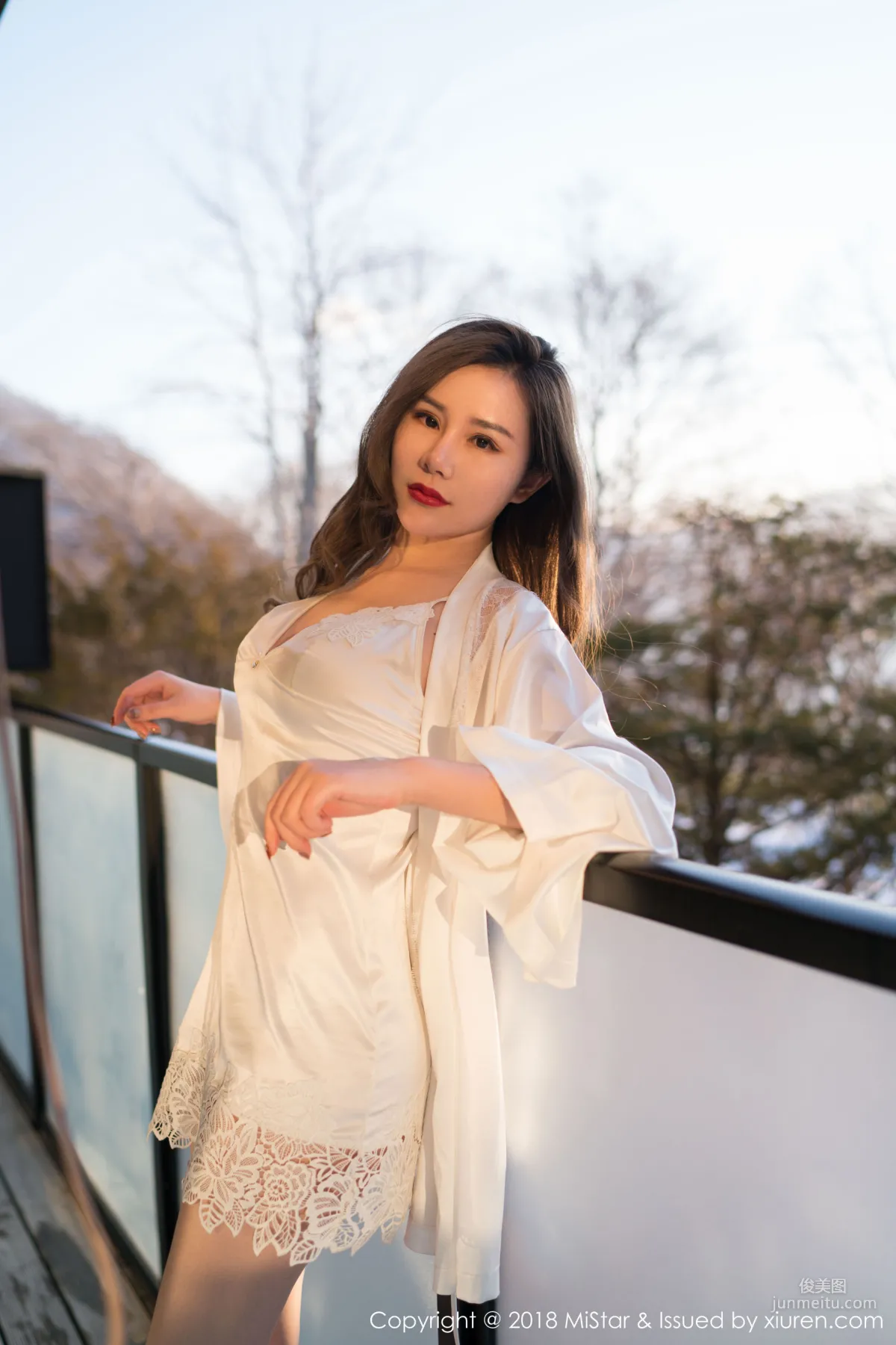 小奶昔Kyra《白襯衫黑絲吊襪》 [魅妍社MiStar] VOL.228 寫真集 18