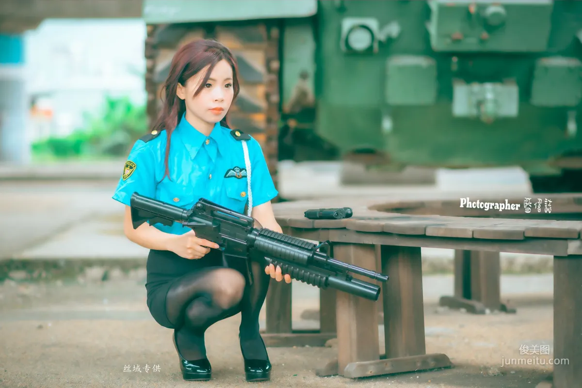 [台灣正妹] 賴筱菁《中彰橋下》(女警黑絲） 寫真集 19