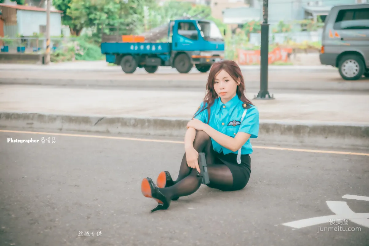 [台灣正妹] 賴筱菁《中彰橋下》(女警黑絲） 寫真集 36
