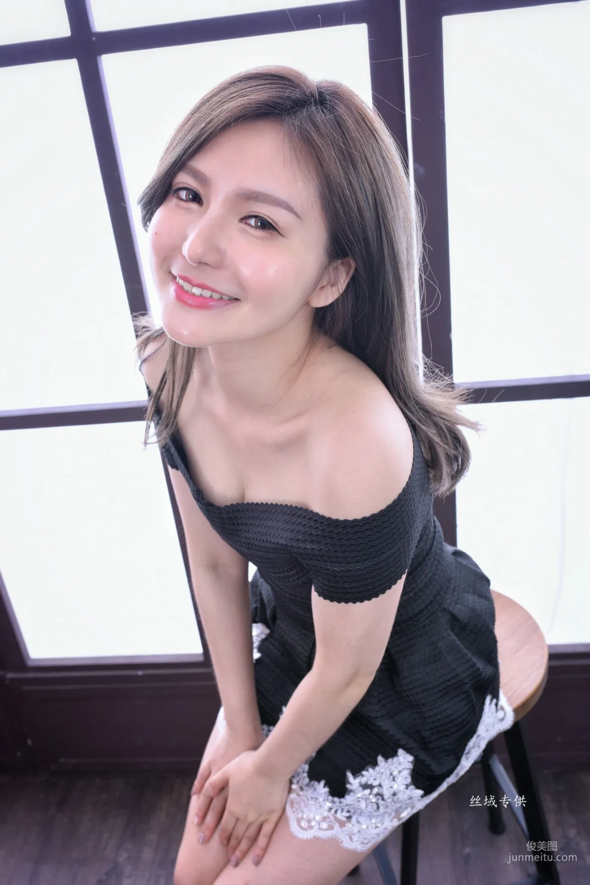 [台灣正妹] 邱愛晨 《2套美腿服裝》 寫真集 49