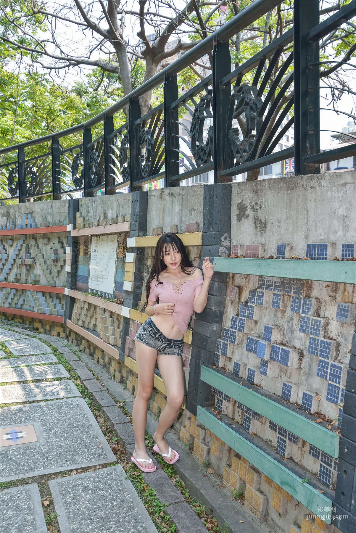 [台灣正妹] 比比《國美.時裝》熱褲街拍 寫真集 136
