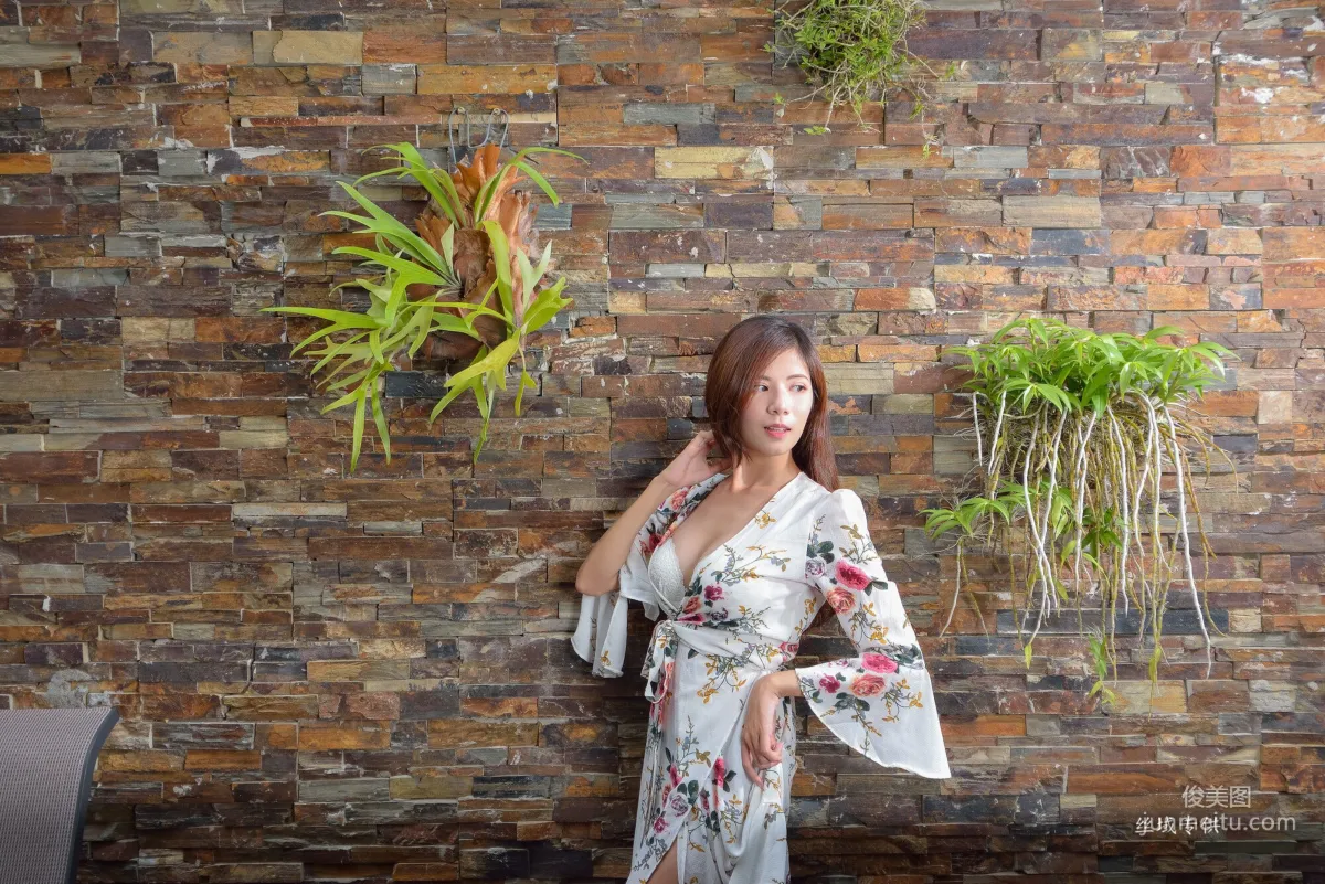 [台灣正妹] 方唯真《芭蕾.性感旅拍》長裙 寫真集 53