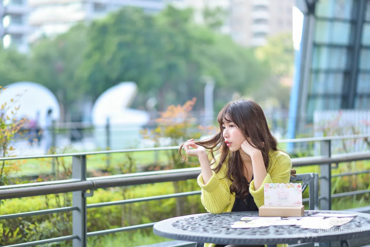 [台灣正妹] 題題《國美館.時裝》黑絲街拍 寫真集 31