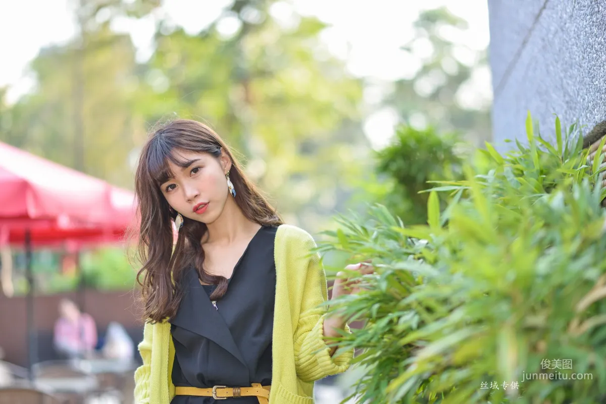 [台灣正妹] 題題《國美館.時裝》黑絲街拍 寫真集 120