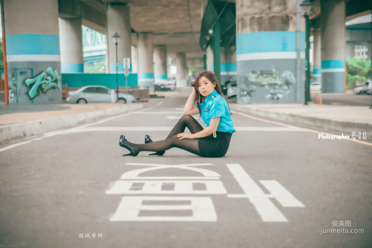 [台灣正妹] 賴筱菁《中彰橋下》(女警黑絲） 寫真集 35