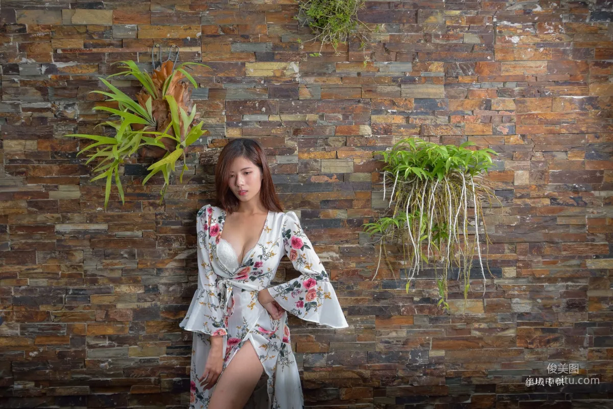 [台灣正妹] 方唯真《芭蕾.性感旅拍》長裙 寫真集 36