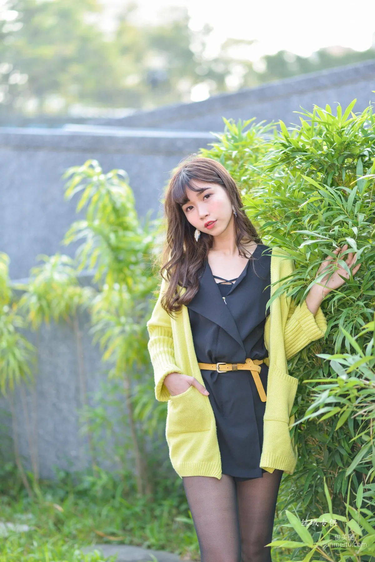[台灣正妹] 題題《國美館.時裝》黑絲街拍 寫真集 124