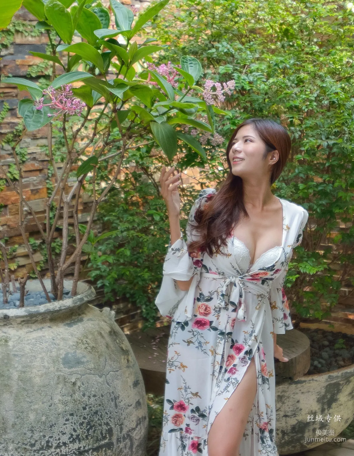 [台湾正妹] 方唯真《芭蕾.性感旅拍》长裙 写真集1