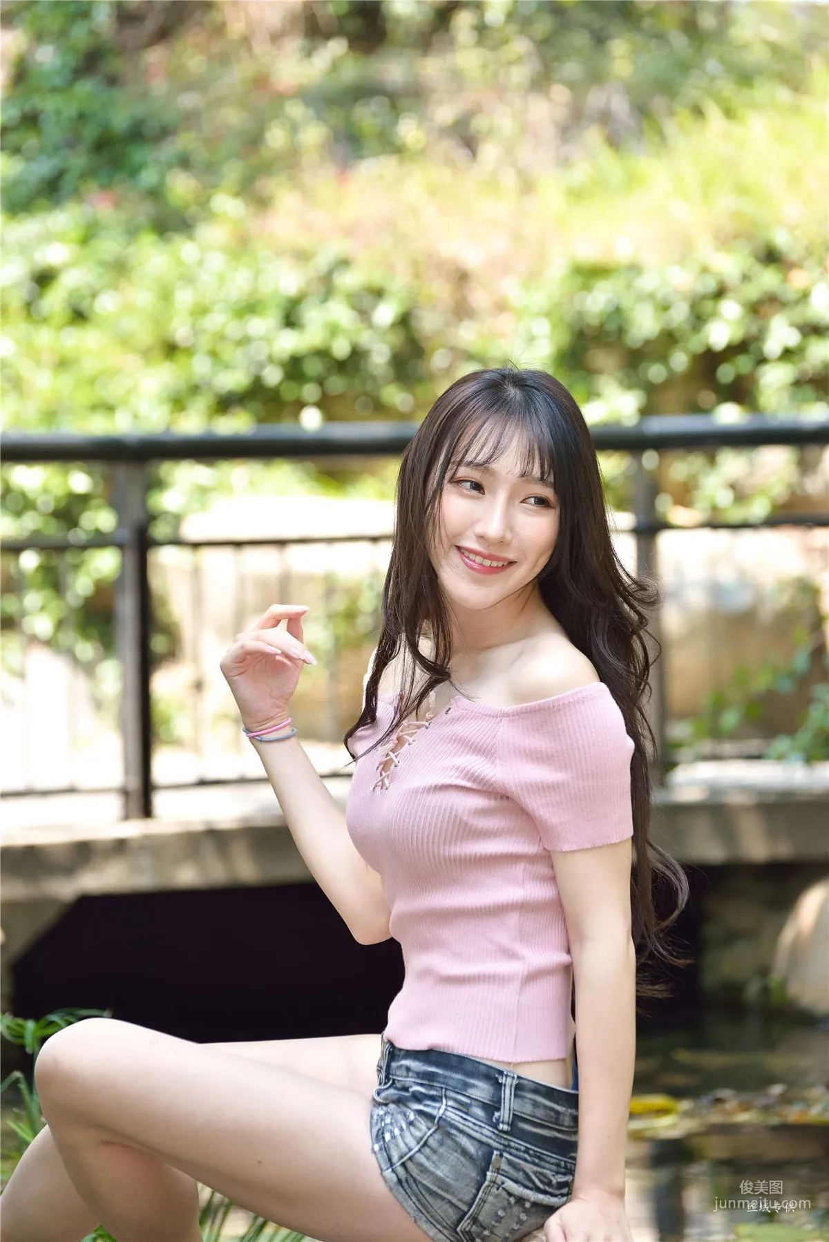 [台灣正妹] 比比《國美.時裝》熱褲街拍 寫真集 103