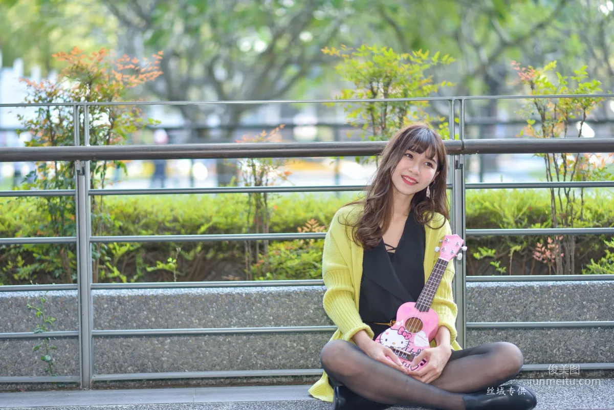 [台灣正妹] 題題《國美館.時裝》黑絲街拍 寫真集 60