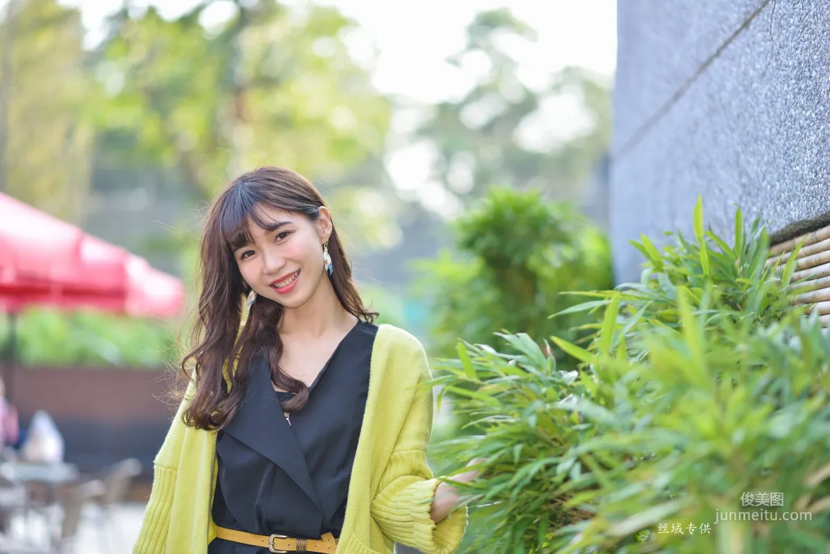 [台灣正妹] 題題《國美館.時裝》黑絲街拍 寫真集 119