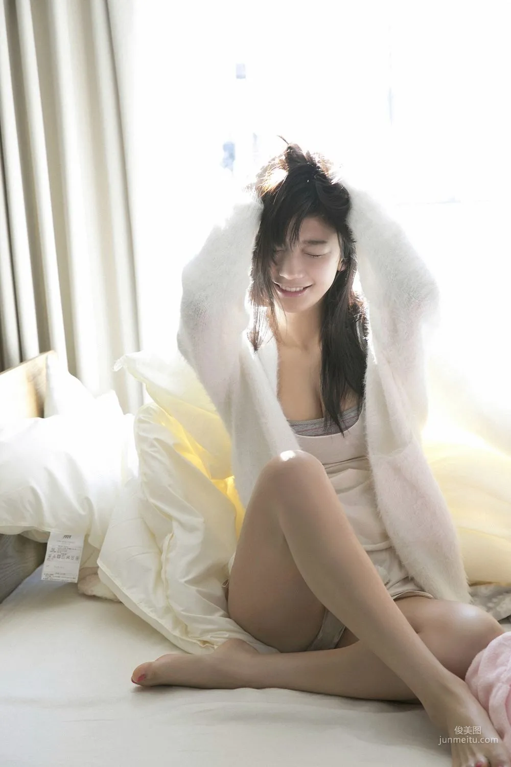 小倉優香《女神降臨》 [YS-Web] Vol.811 写真集12