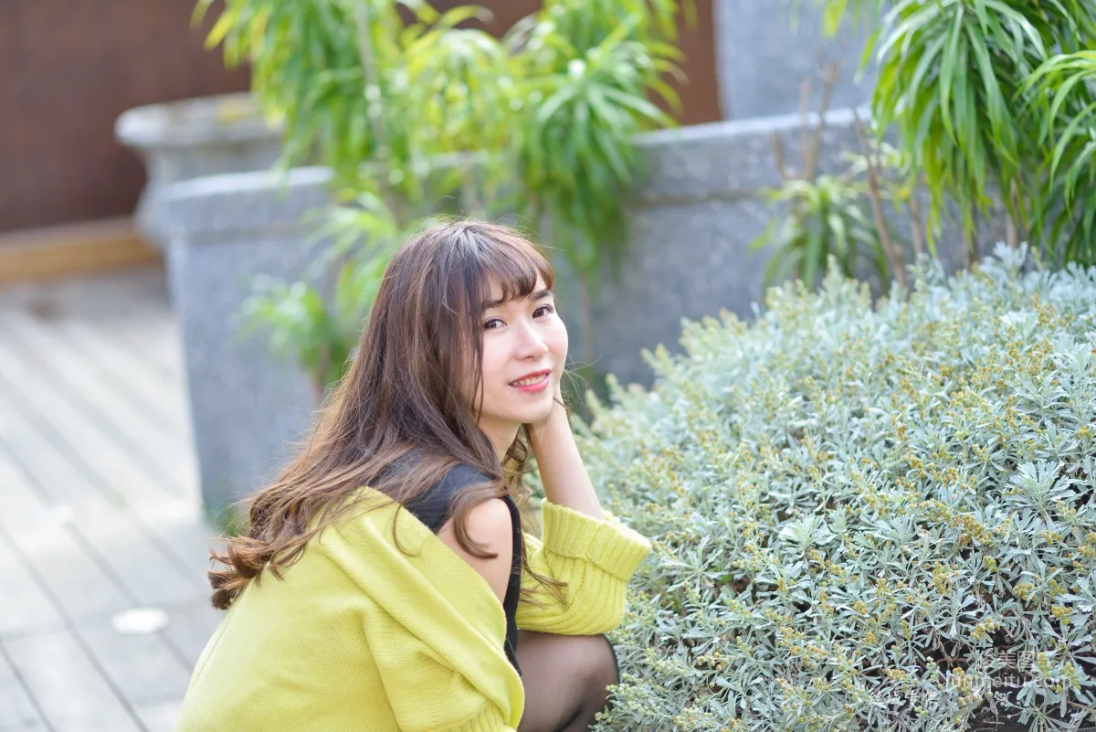 [台灣正妹] 題題《國美館.時裝》黑絲街拍 寫真集 135