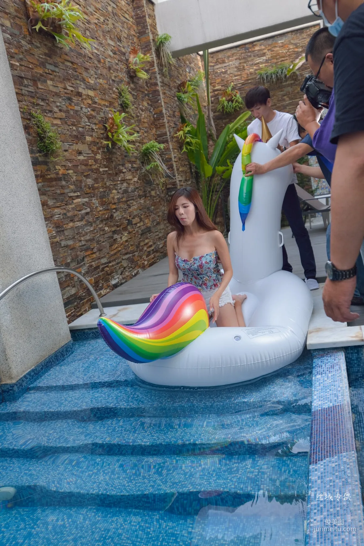 [台湾正妹] 方唯真《芭蕾.性感旅拍》浴室 写真集1