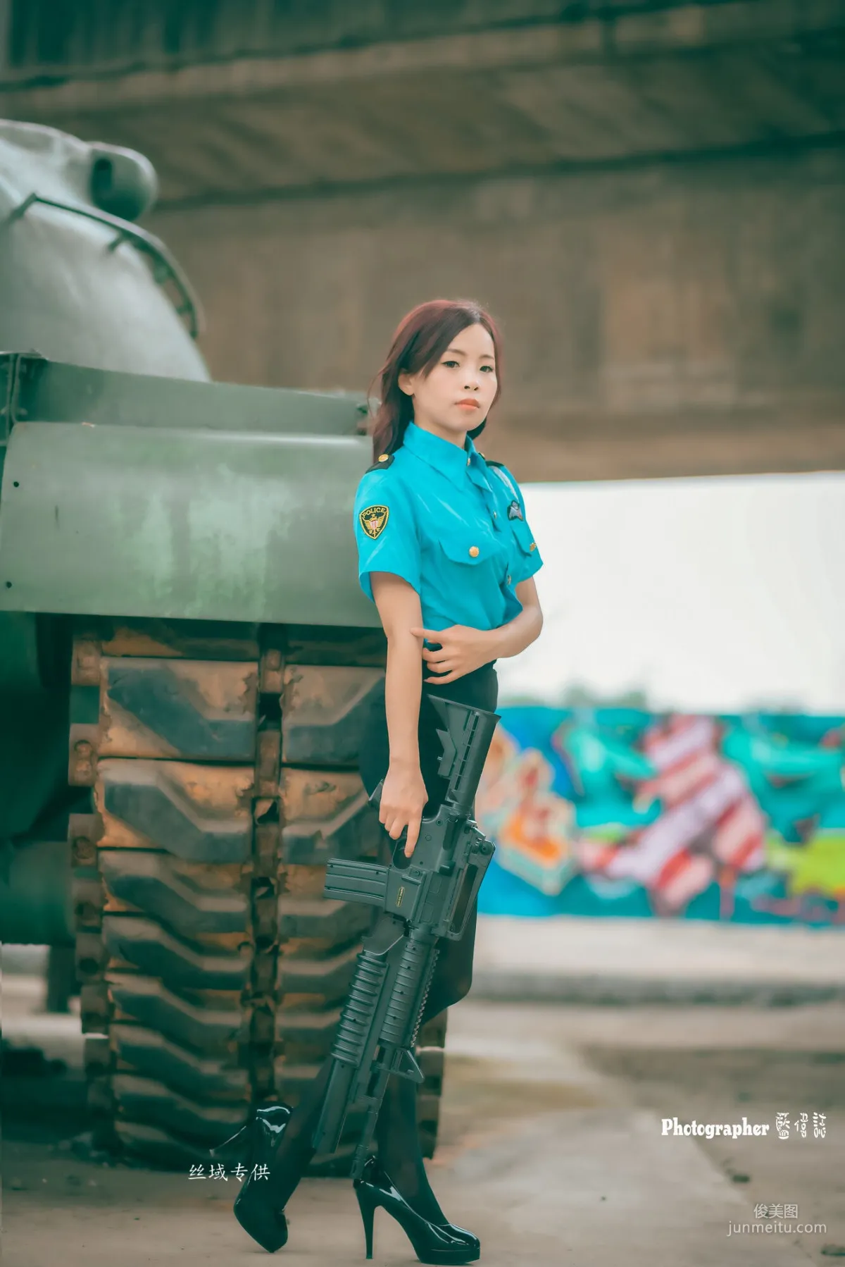 [台灣正妹] 賴筱菁《中彰橋下》(女警黑絲） 寫真集 31
