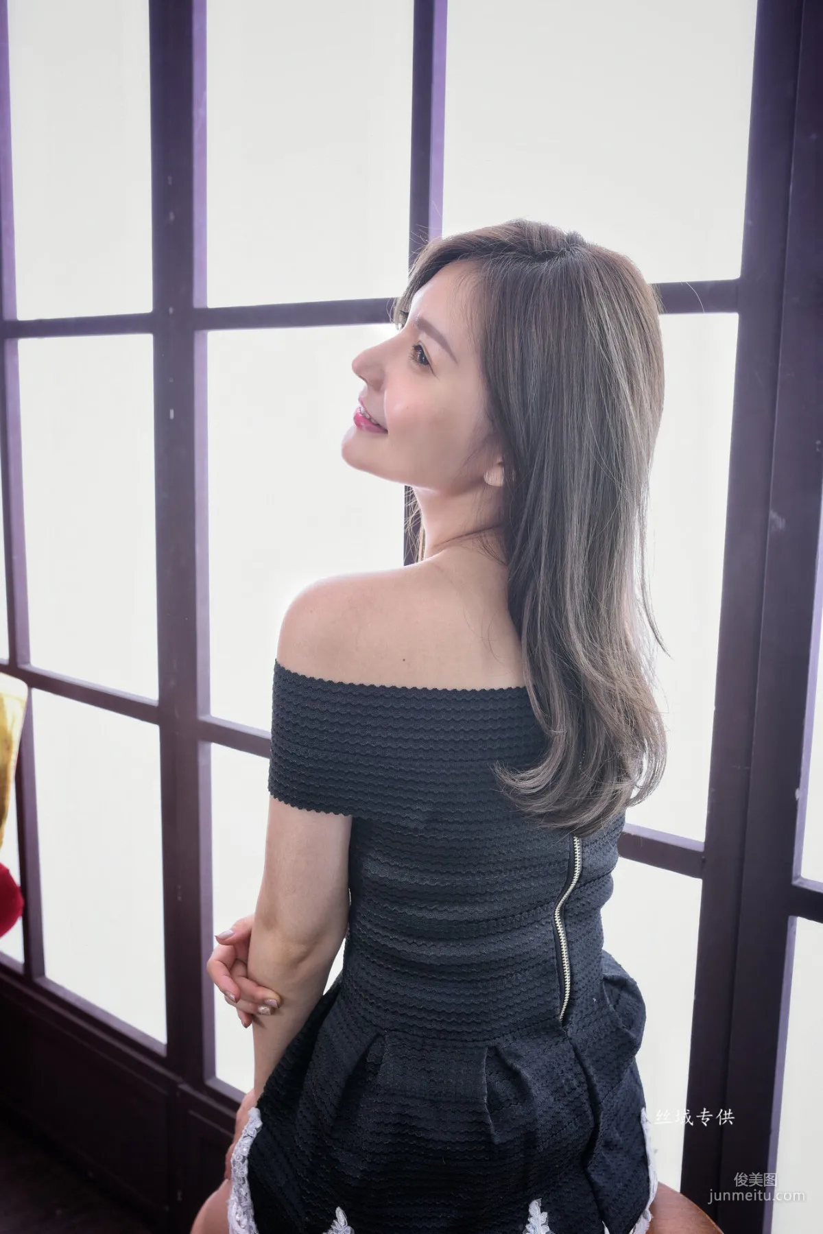 [台灣正妹] 邱愛晨 《2套美腿服裝》 寫真集 51