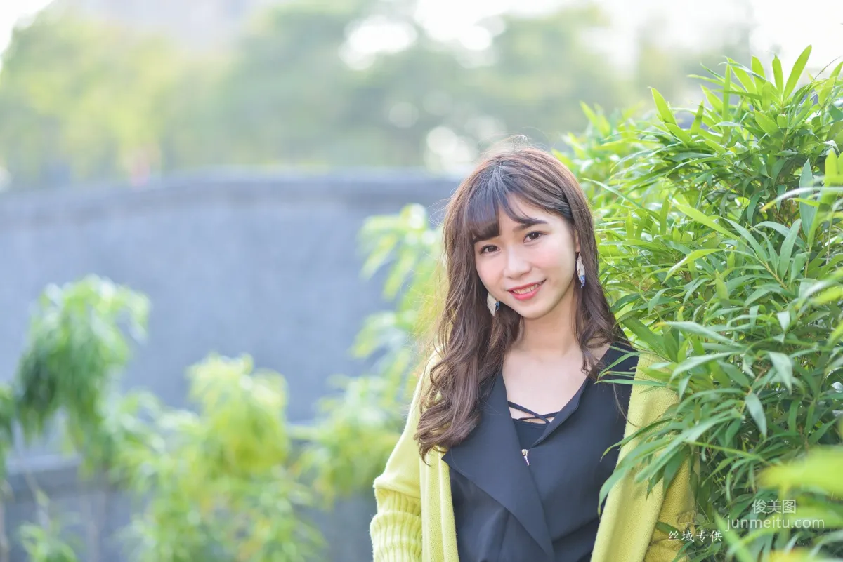 [台灣正妹] 題題《國美館.時裝》黑絲街拍 寫真集 123