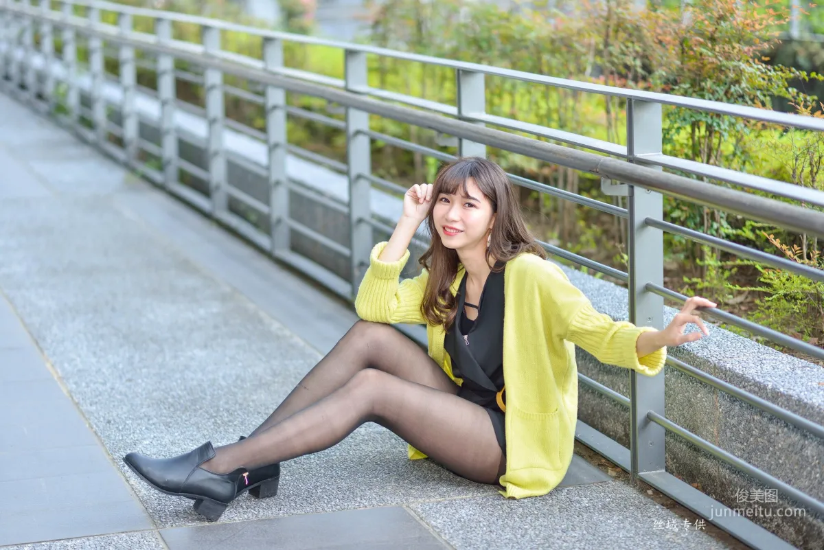 [台灣正妹] 題題《國美館.時裝》黑絲街拍 寫真集 48