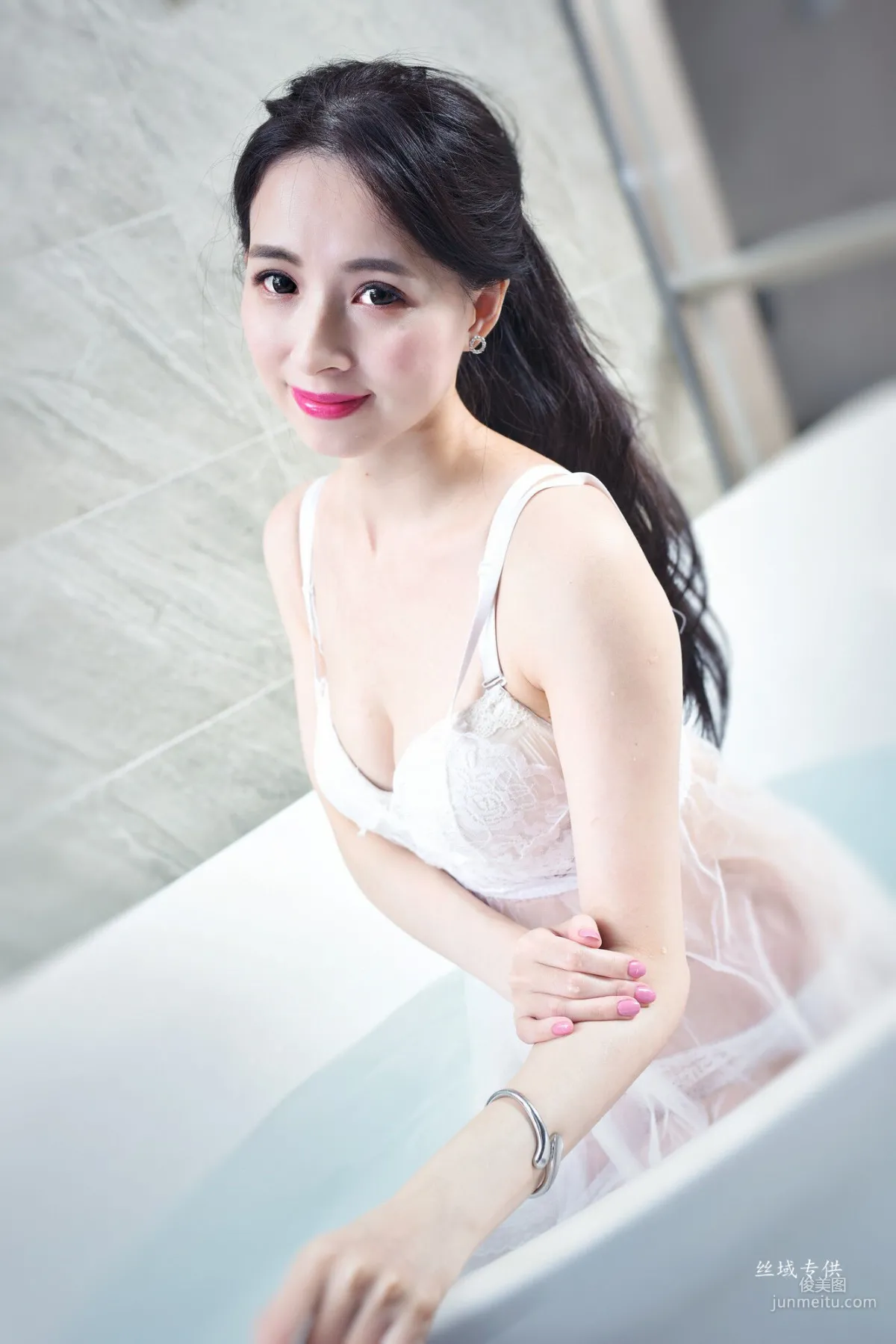 [台灣正妹] 雪菁《棚拍三套服裝》 寫真集 44