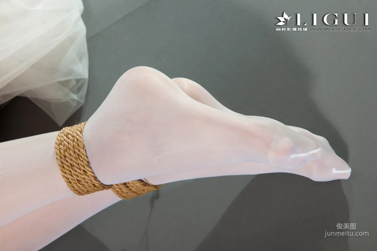 筱筱《蕾絲長裙美束》 [麗櫃Ligui] 美腿絲足寫真集 56