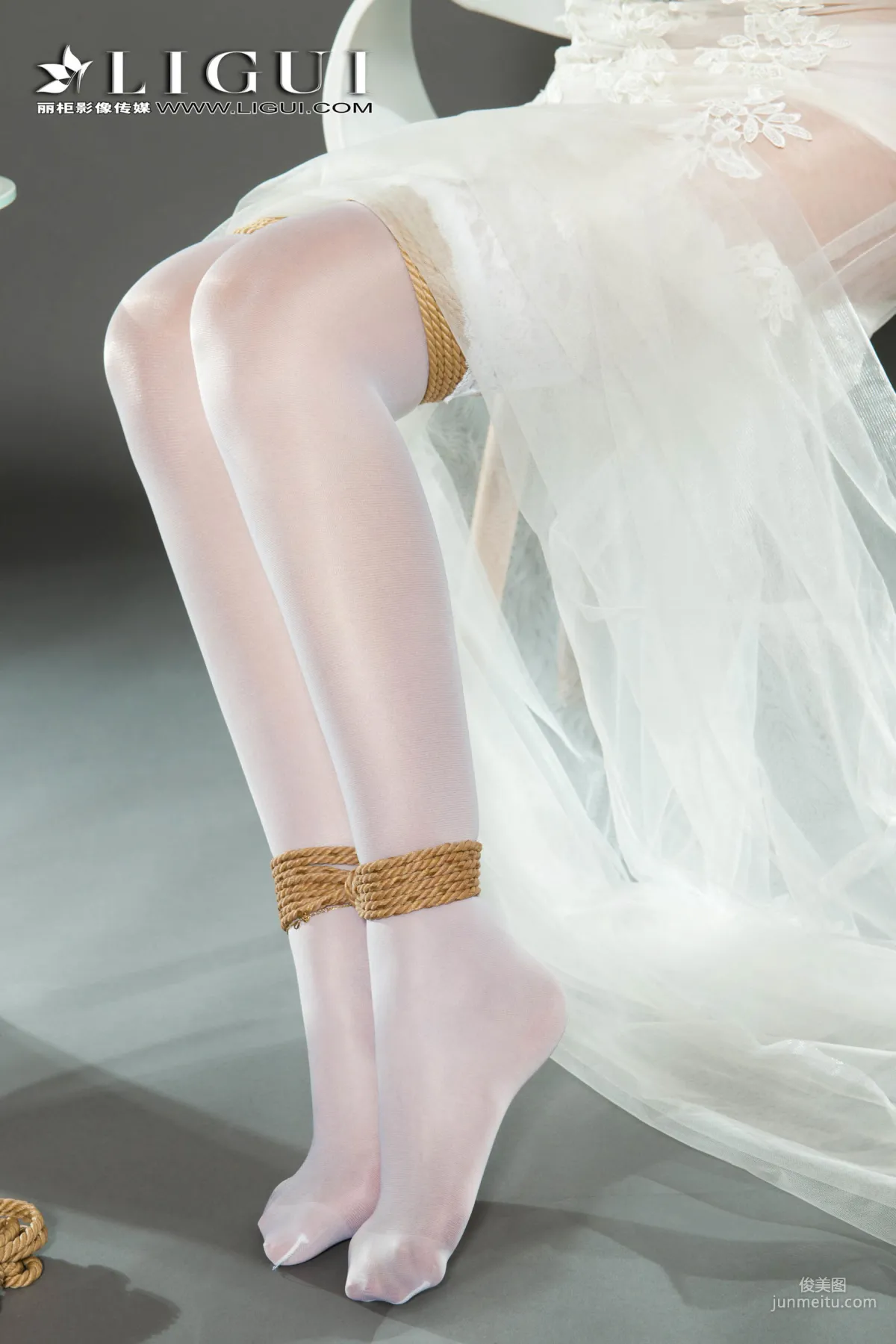 筱筱《蕾絲長裙美束》 [麗櫃Ligui] 美腿絲足寫真集 27