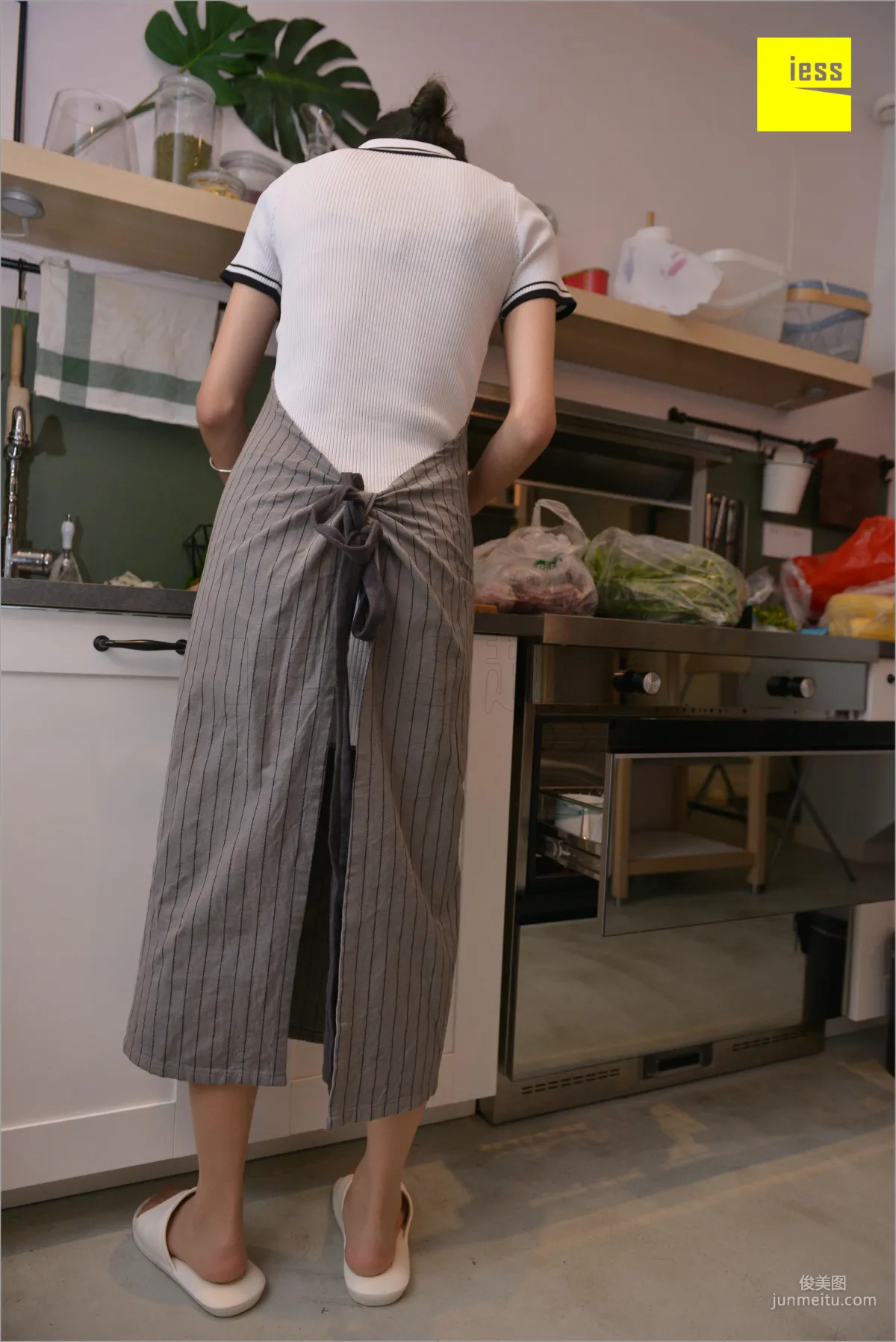 小六《夢呓2――下廚》 [異思趣向IESS] 絲足便當 寫真集 42