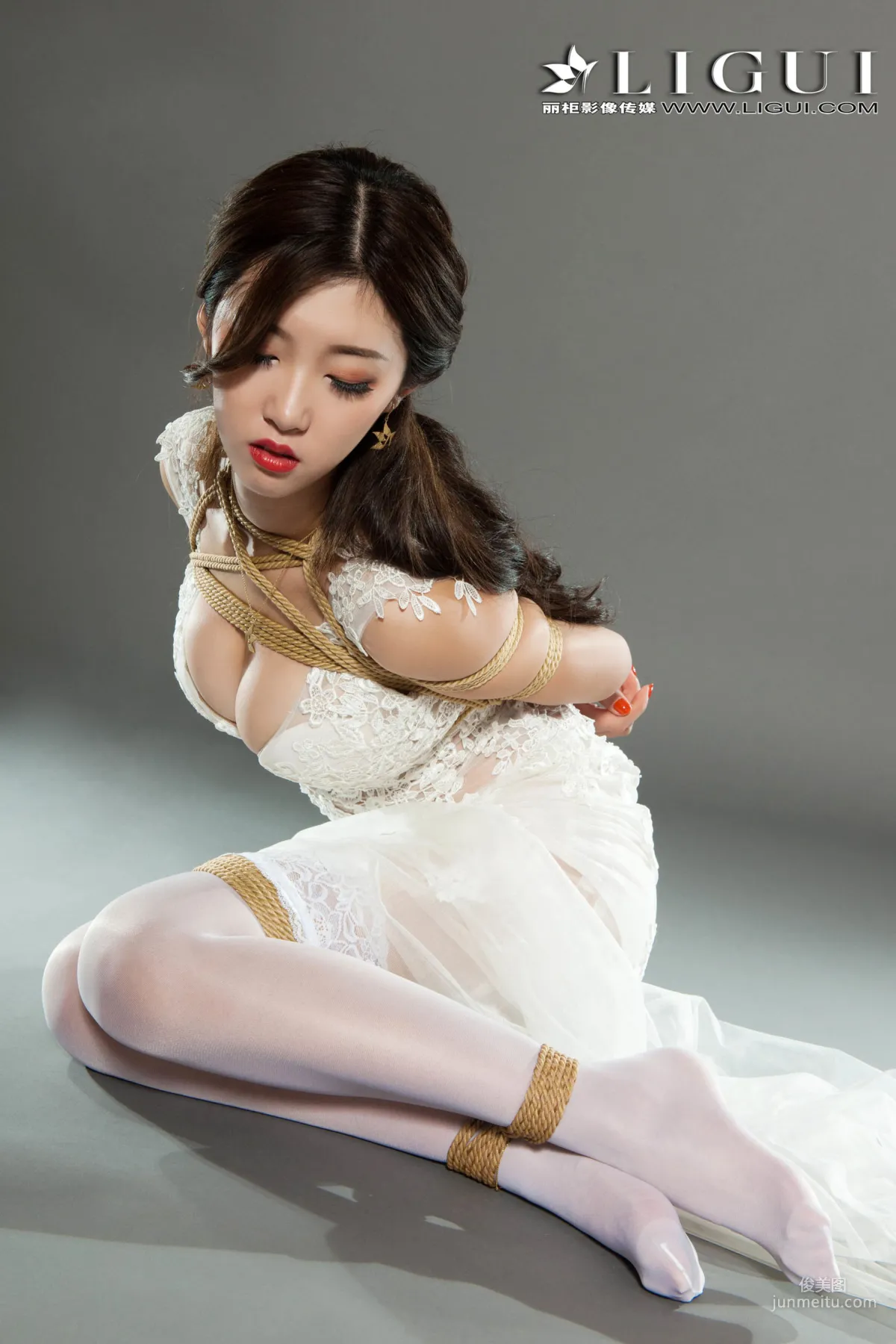 筱筱《蕾絲長裙美束》 [麗櫃Ligui] 美腿絲足寫真集 49