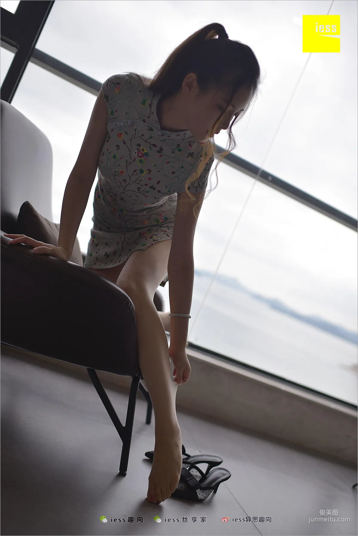 九妹《九妹的短旗袍》 [異思趣向IESS] 絲足便當247 寫真集 43