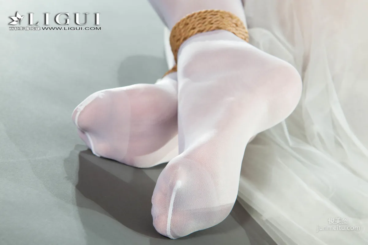 筱筱《蕾絲長裙美束》 [麗櫃Ligui] 美腿絲足寫真集 42
