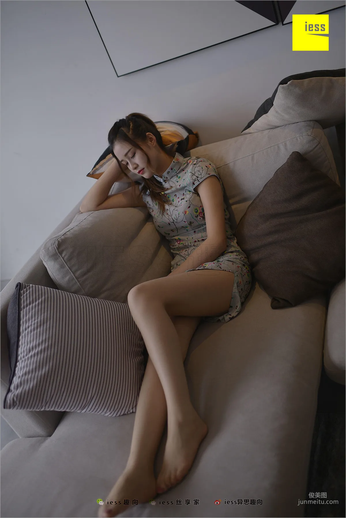 九妹《九妹的短旗袍》 [異思趣向IESS] 絲足便當247 寫真集 59