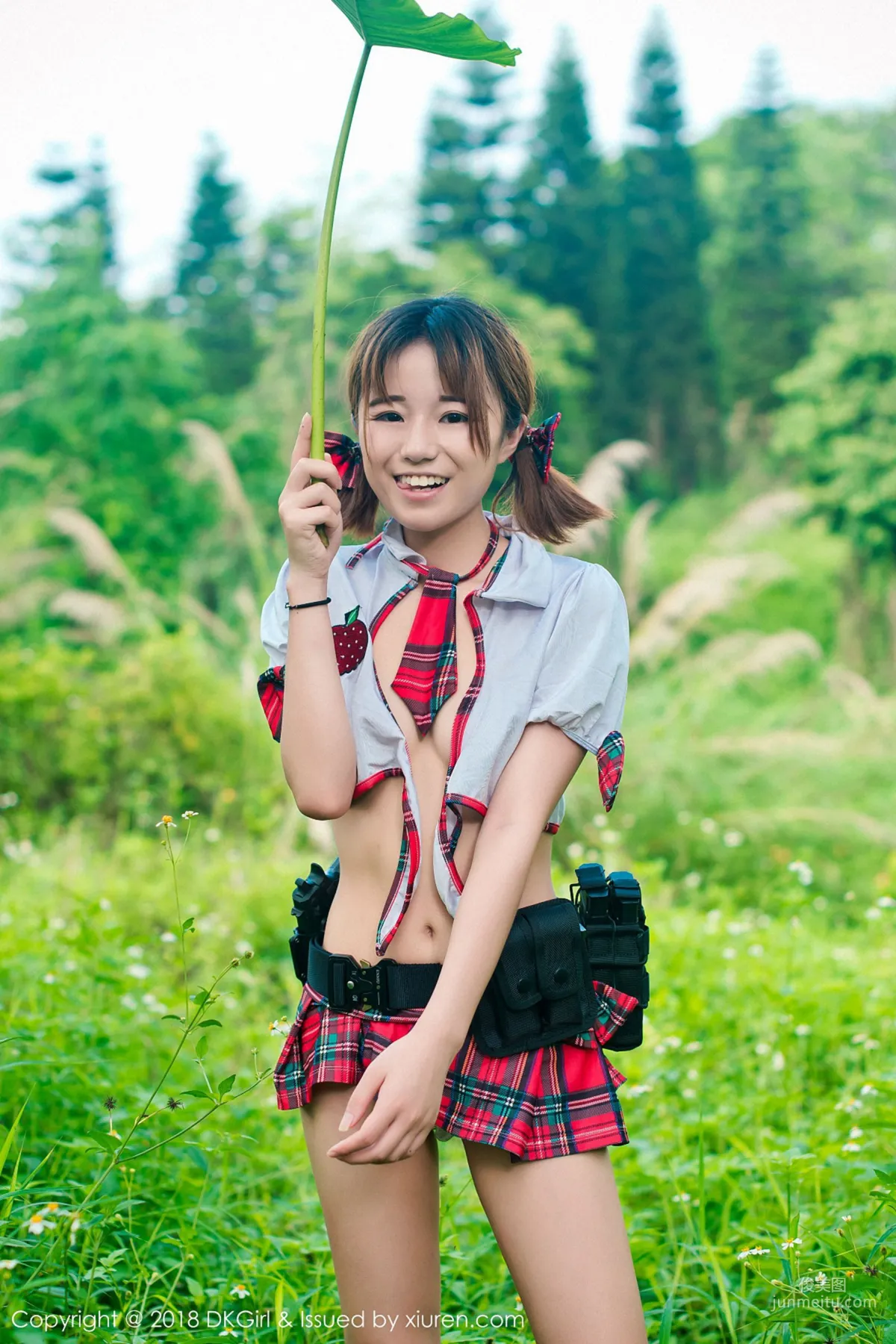 倉井優香《戶外露出狂野》 [禦女郎DKGirl] Vol.076 寫真集 32