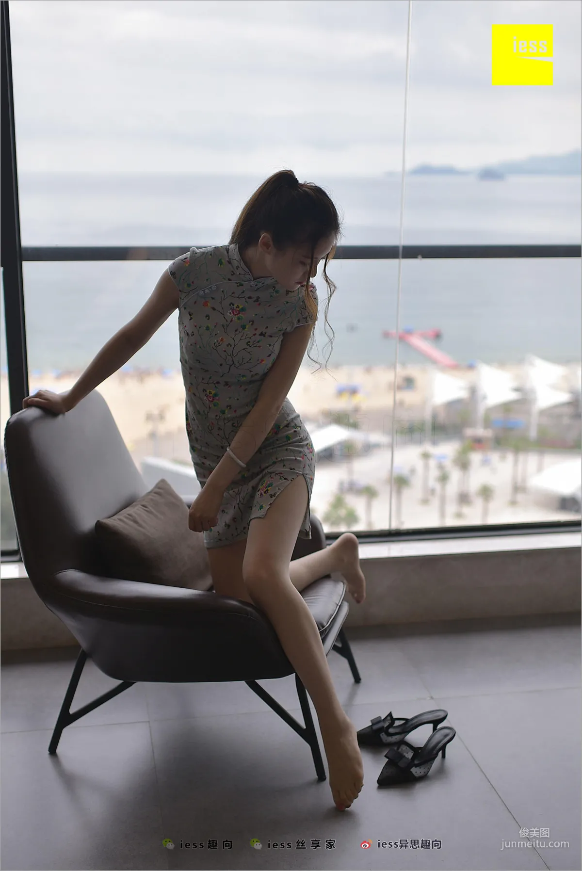 九妹《九妹的短旗袍》 [異思趣向IESS] 絲足便當247 寫真集 41