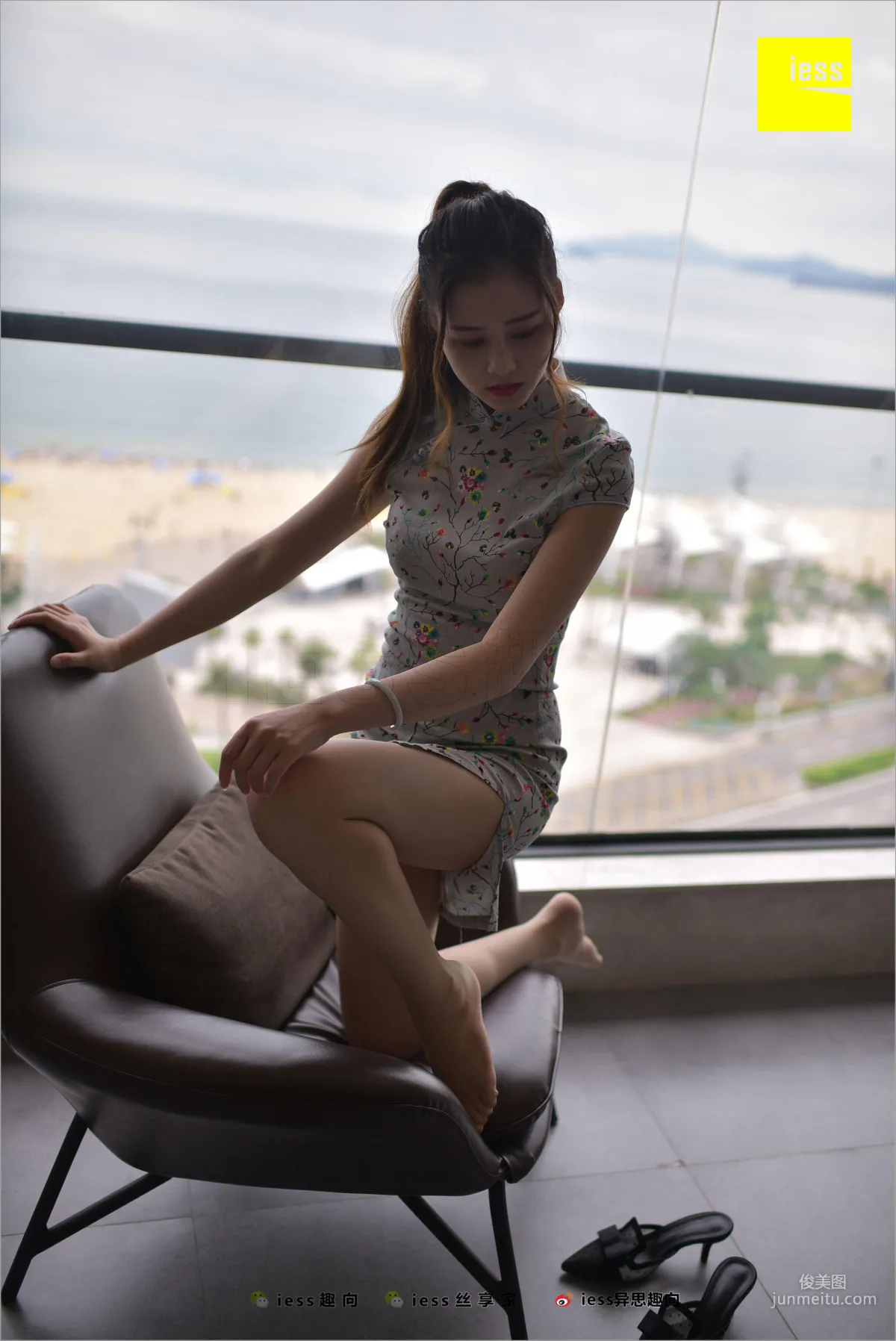 九妹《九妹的短旗袍》 [異思趣向IESS] 絲足便當247 寫真集 48