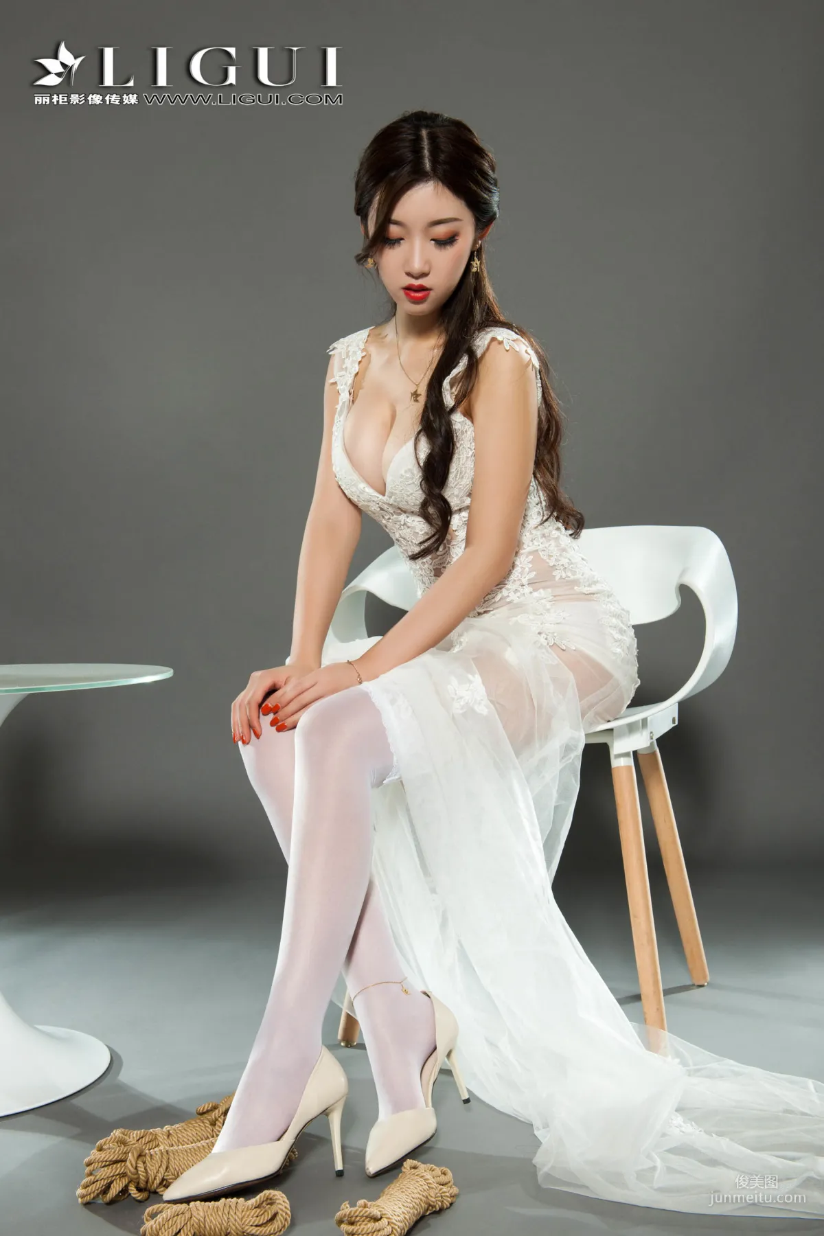 筱筱《蕾絲長裙美束》 [麗櫃Ligui] 美腿絲足寫真集 6