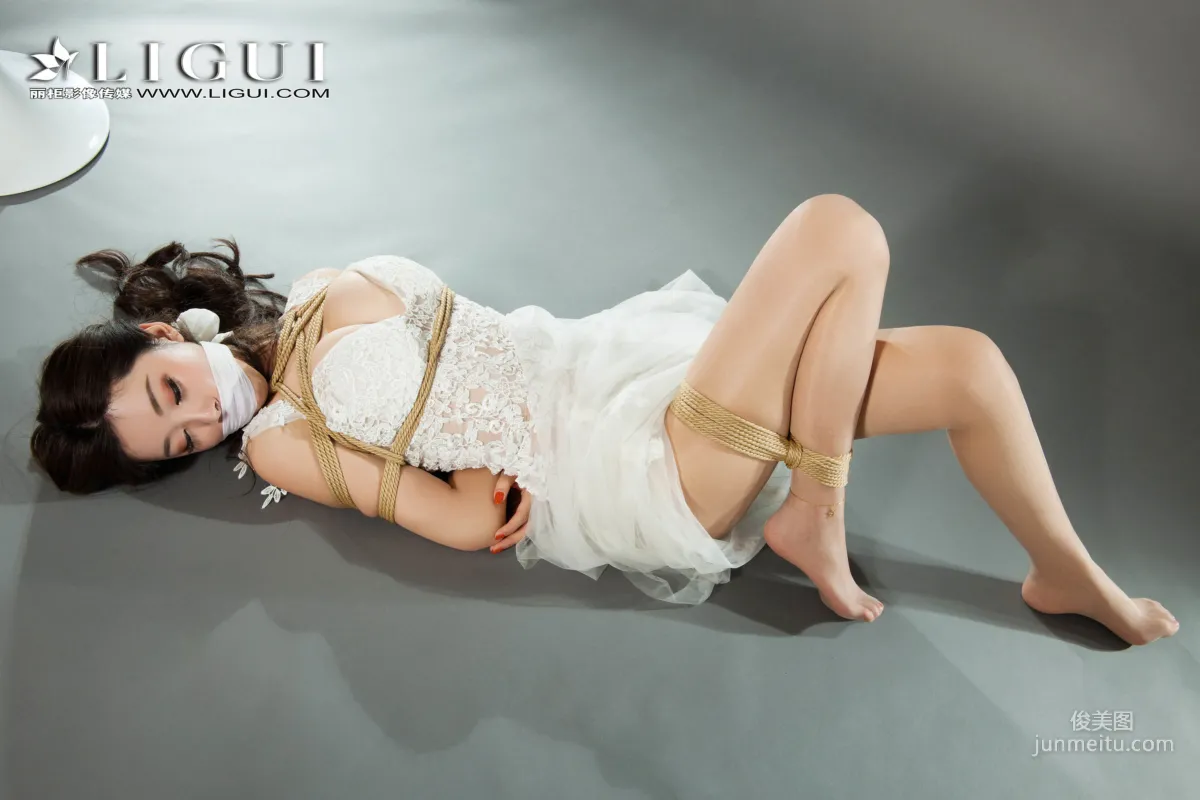 筱筱《蕾絲長裙美束》 [麗櫃Ligui] 美腿絲足寫真集 72