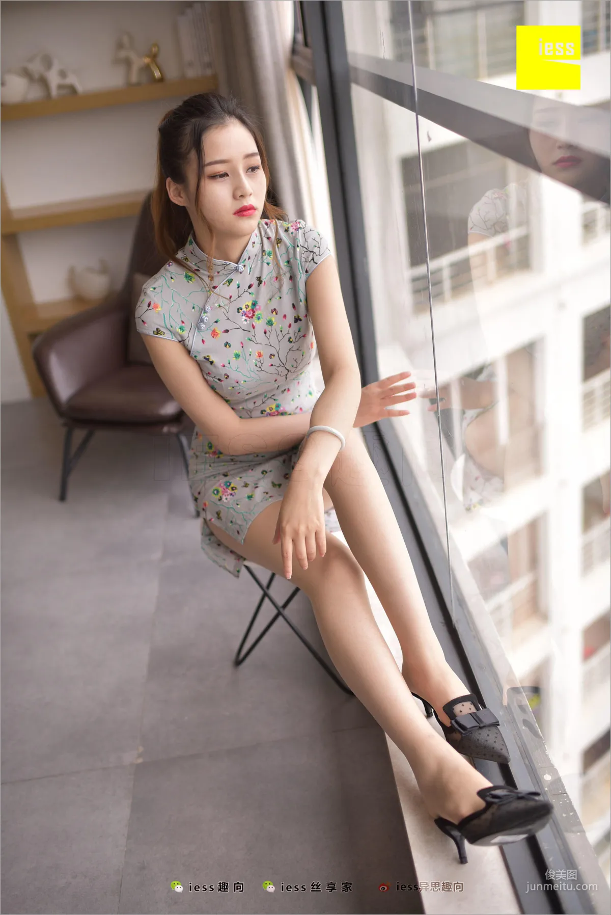 九妹《九妹的短旗袍》 [異思趣向IESS] 絲足便當247 寫真集 33