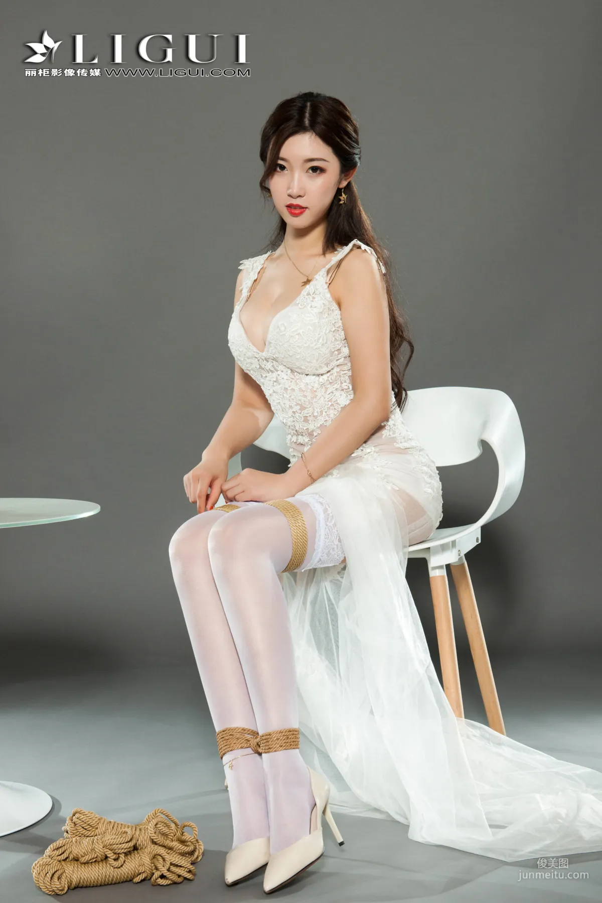 筱筱《蕾絲長裙美束》 [麗櫃Ligui] 美腿絲足寫真集 10