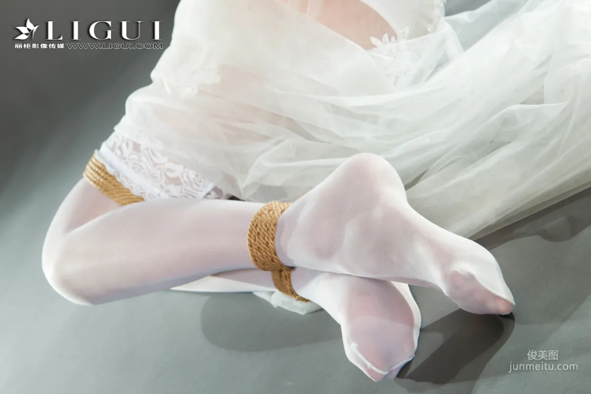 筱筱《蕾絲長裙美束》 [麗櫃Ligui] 美腿絲足寫真集 41