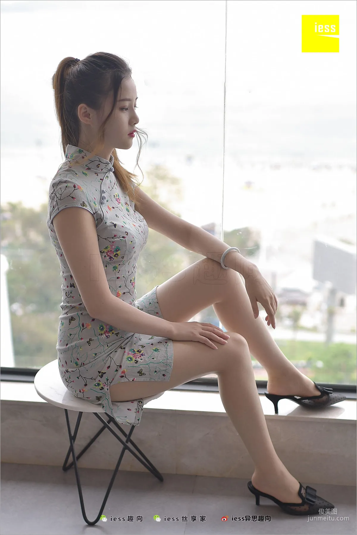 九妹《九妹的短旗袍》 [異思趣向IESS] 絲足便當247 寫真集 34