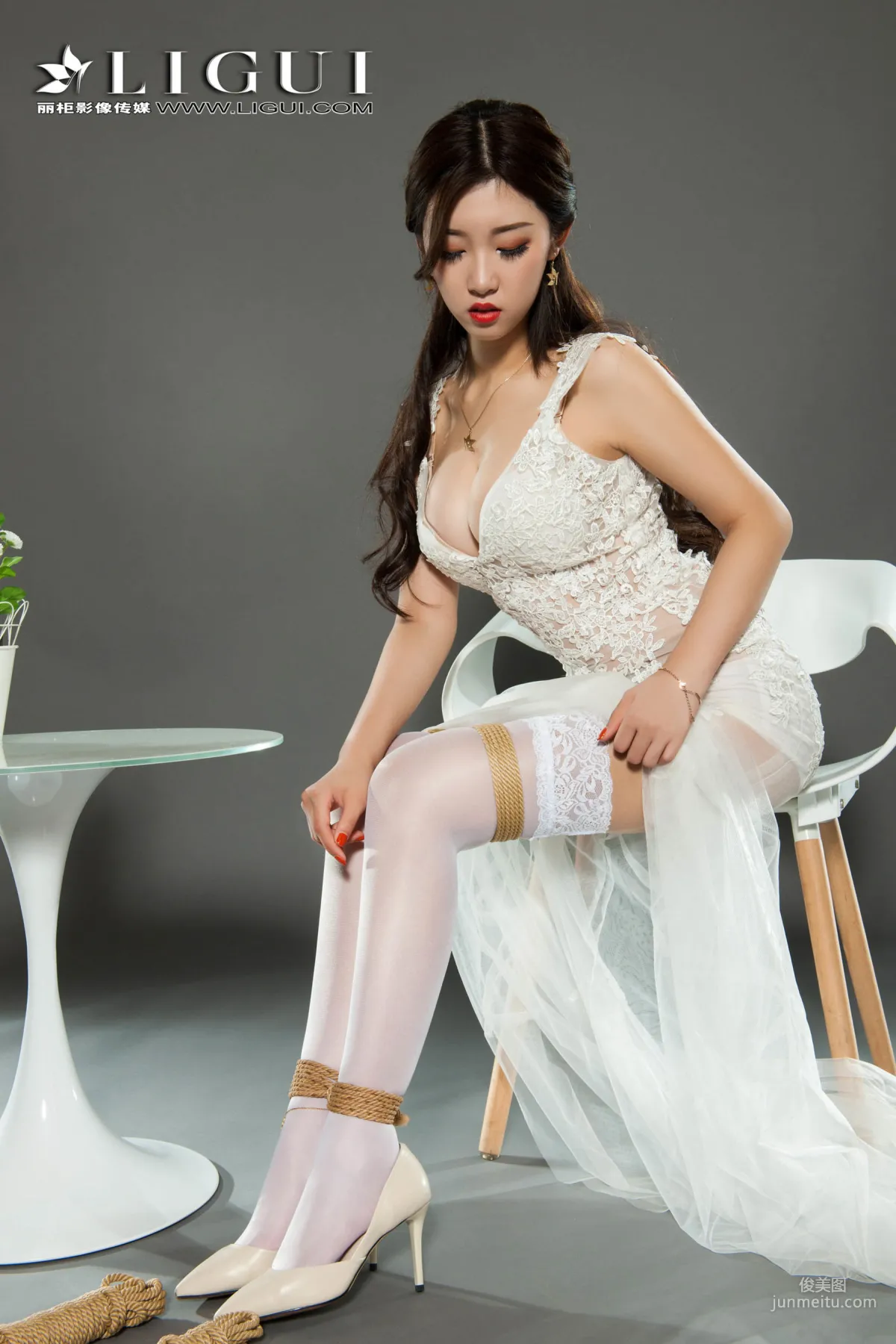 筱筱《蕾絲長裙美束》 [麗櫃Ligui] 美腿絲足寫真集 13