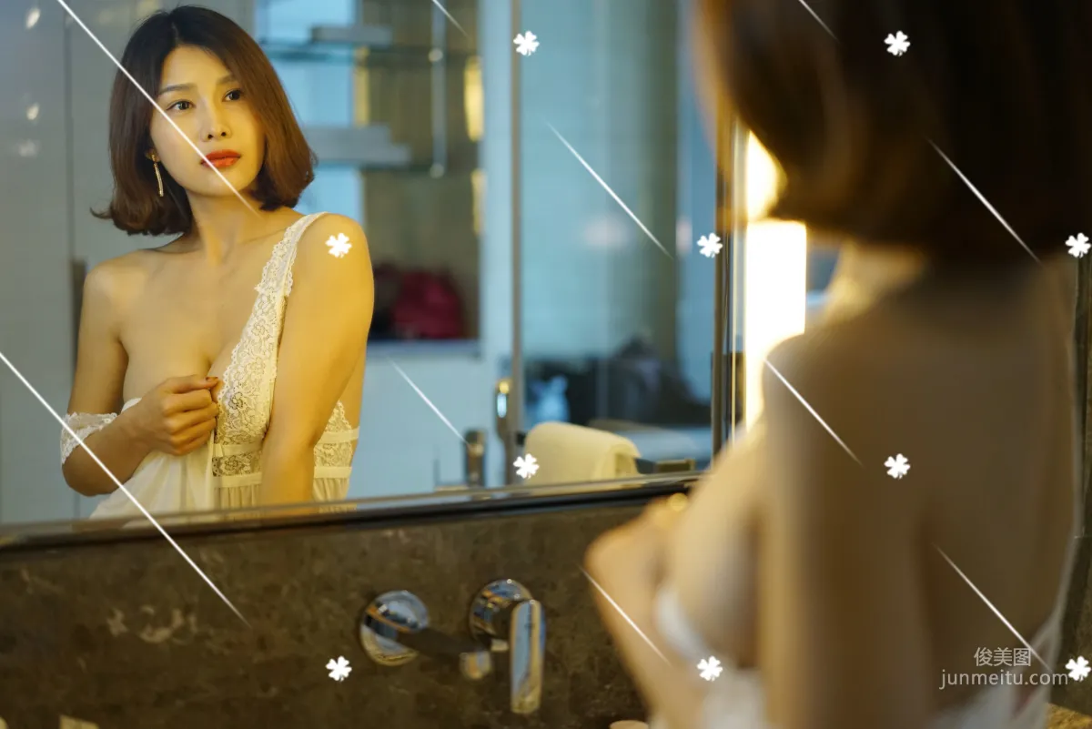 闫盼盼《蕾丝全屏》写真集19