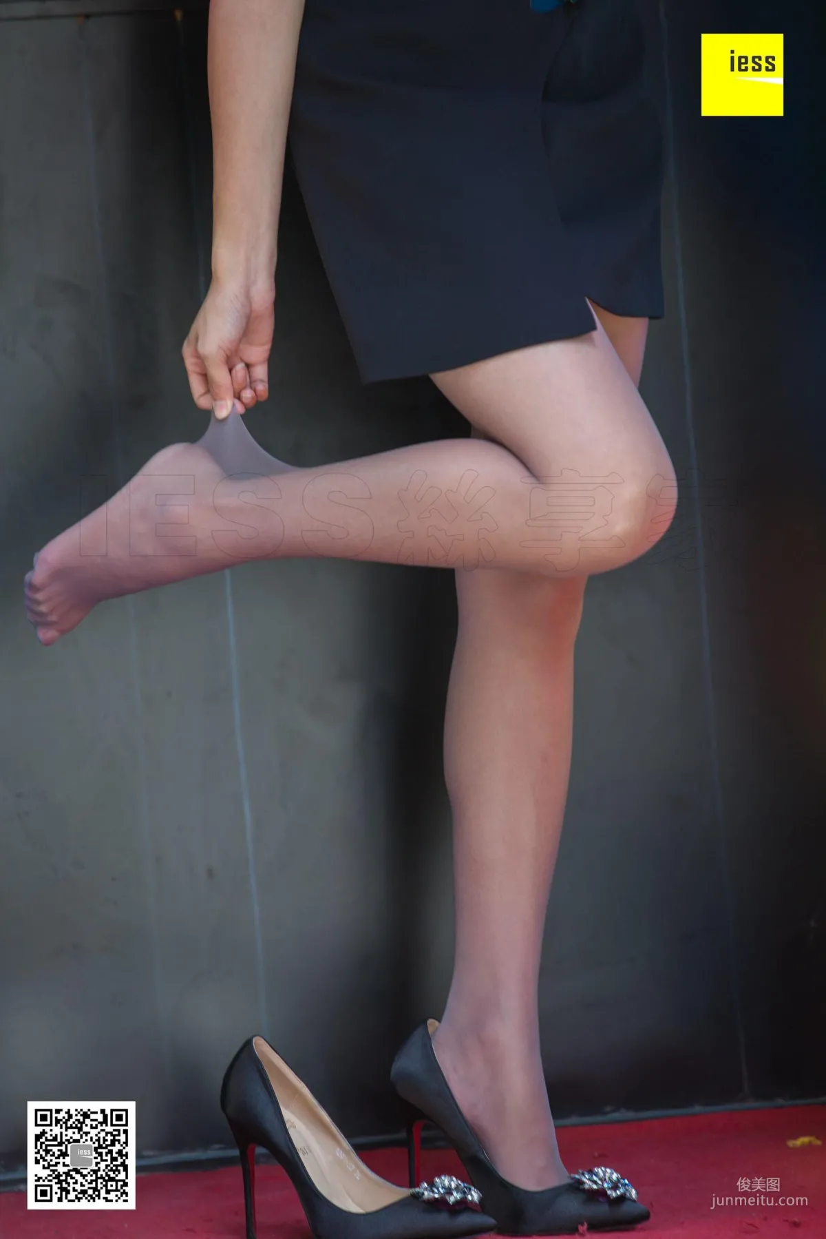 婉萍 《婉萍知性超高跟灰絲》[異思趣向IESS] 絲享家276 寫真集 39