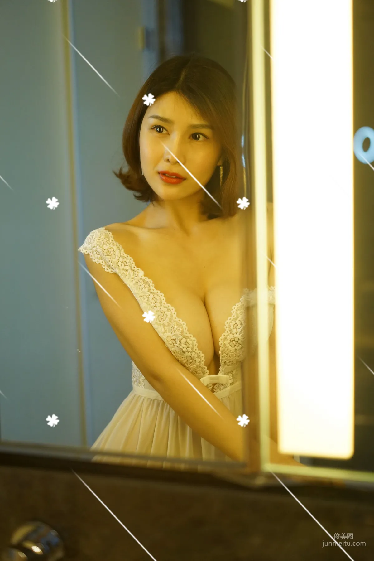 闫盼盼《蕾丝全屏》写真集24