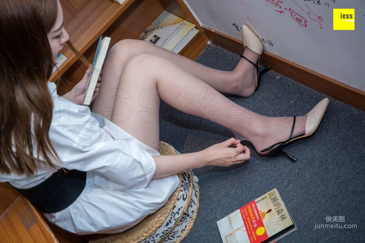 紫紫 《紫紫約你看書賞絲》[異思趣向IESS] 絲享家278 寫真集 27