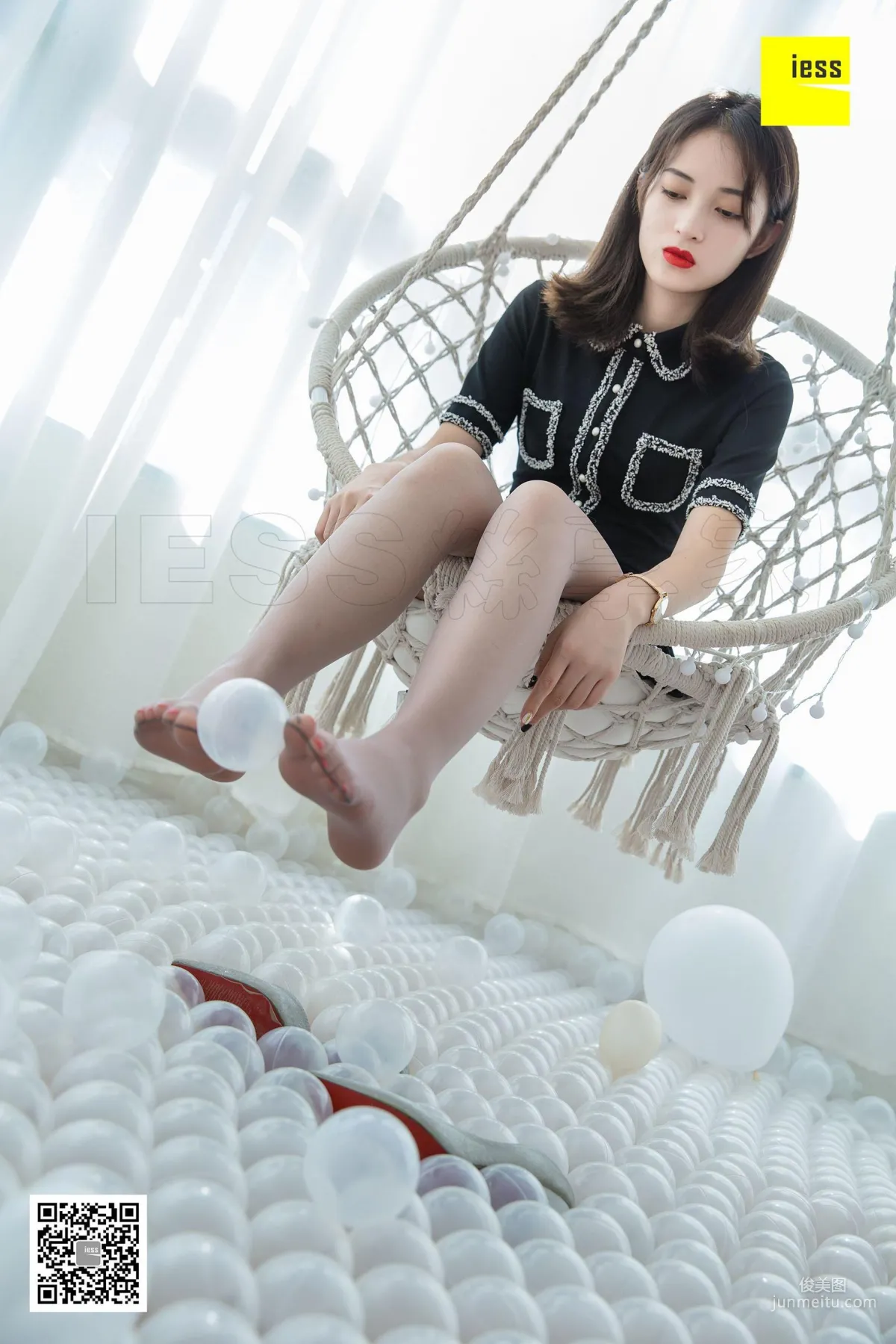 姗姗 《玩個球》[異思趣向IESS] 絲享家291 寫真集 18