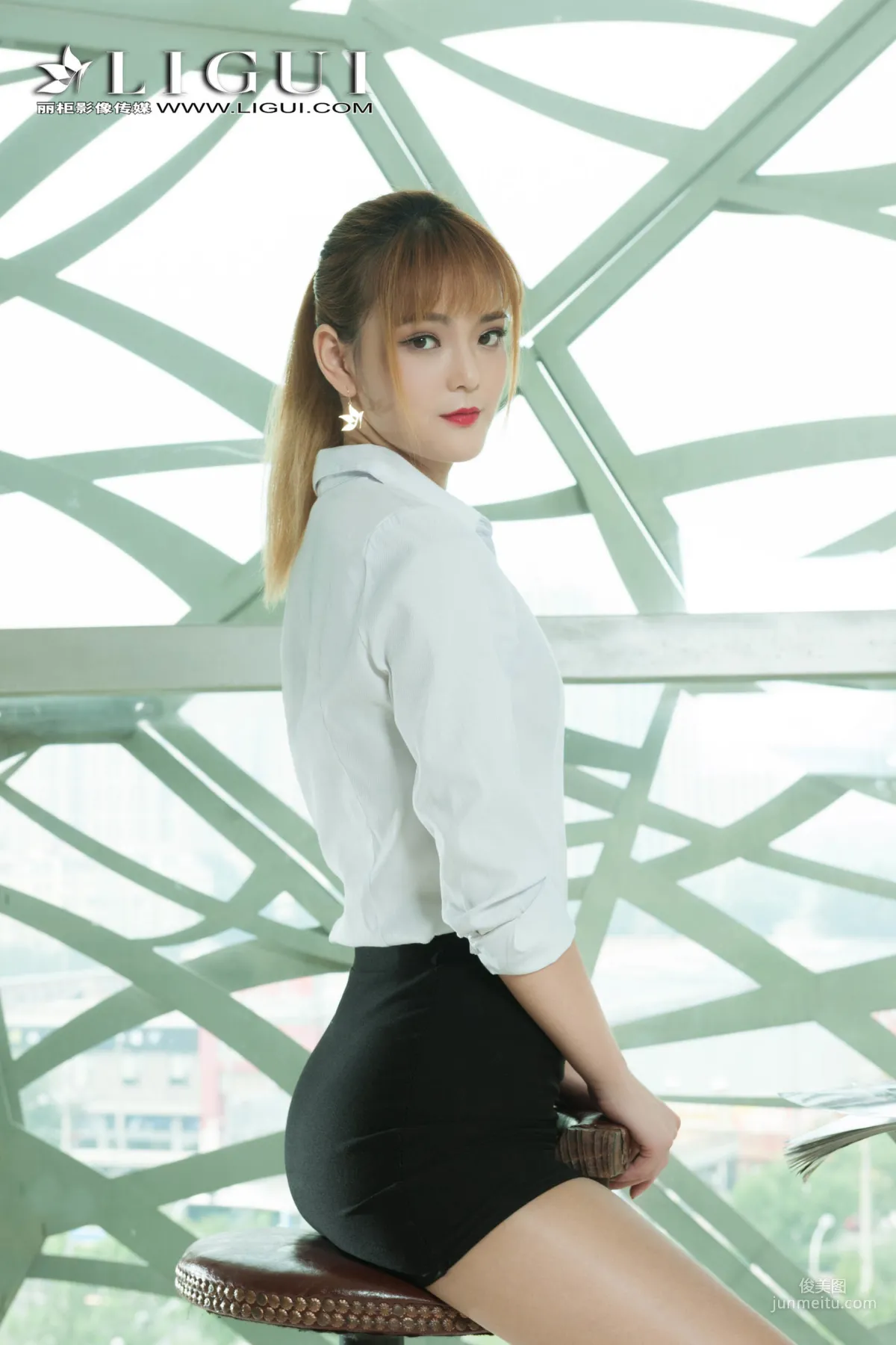 腿模小宇《长腿女秘》 [丽柜Ligui] 写真集28