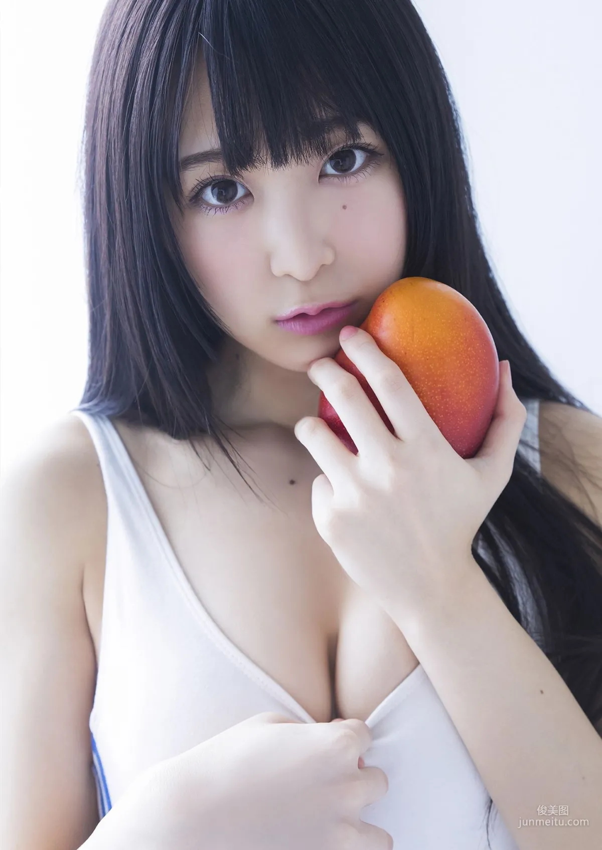 真島なおみ「不思議な少女の秘密の花園」[PB] 寫真集 31